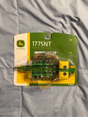 Ertl John Deere 1/64 16 row planter 1775nt NWT